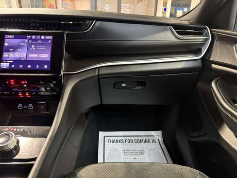 Used 2023 Jeep Grand Cherokee L Laredo image 17