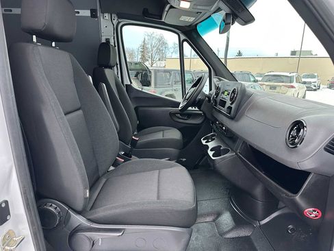 Used 2023 Mercedes-Benz Sprinter 2500 image 10