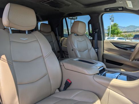 Certified 2020 Cadillac Escalade Platinum AWD/4WD image 30