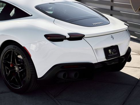 Used 2022 Ferrari Roma image 9