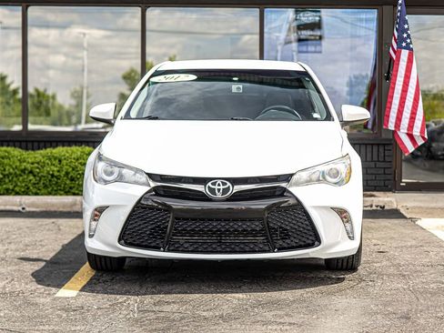 Used 2017 Toyota Camry SE FWD image 2