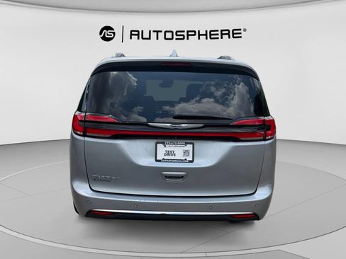 Used 2021 Chrysler Pacifica Touring-L FWD image 6