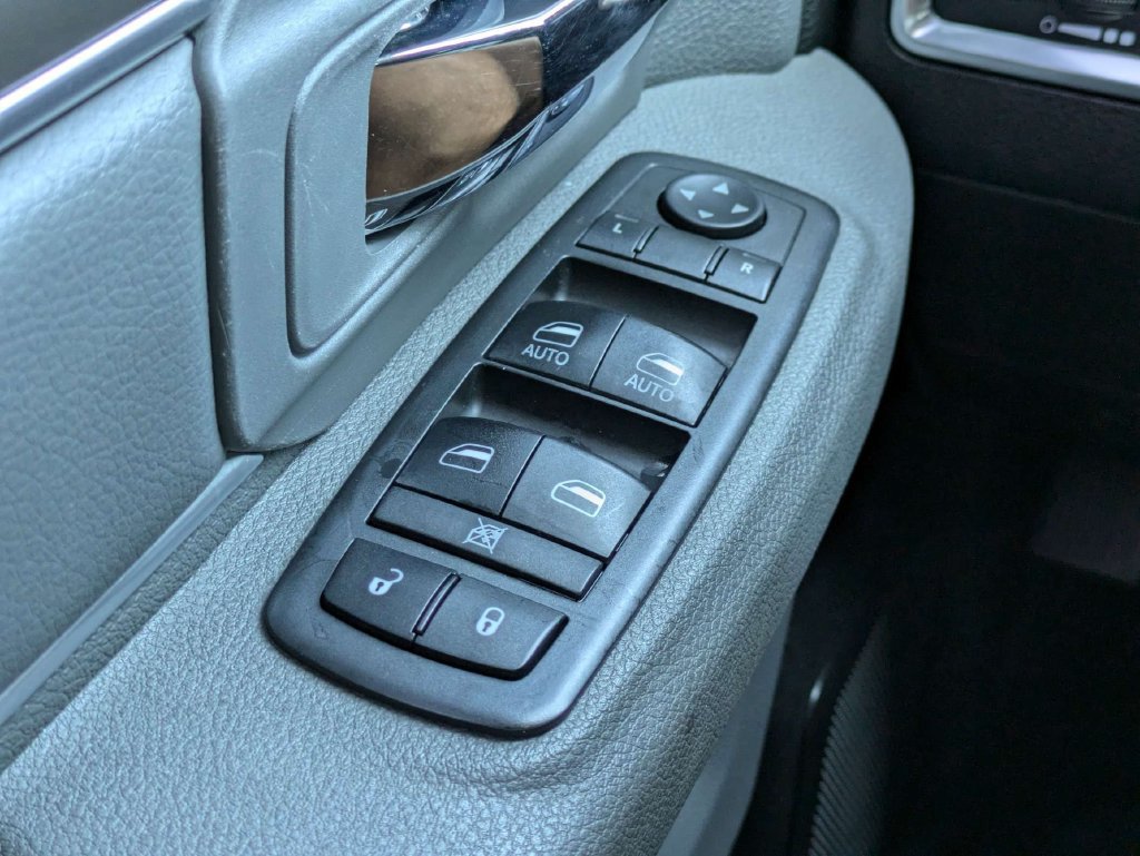 Used 2018 RAM 3500 SLT AWD/4WD image 21