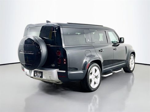Used 2023 Land Rover Defender 130 SE image 5