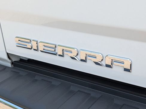 Used 2018 GMC Sierra 1500 SLT AWD/4WD image 11
