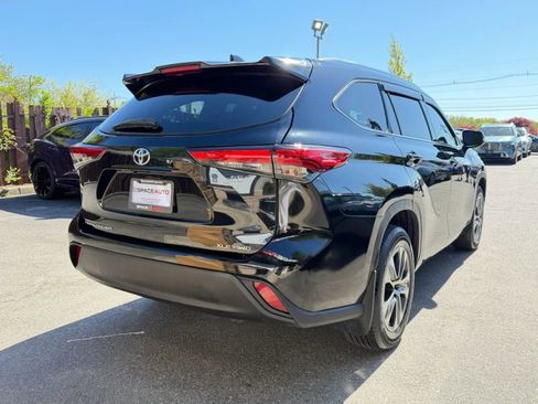 Used 2021 Toyota Highlander XLE AWD/4WD image 6