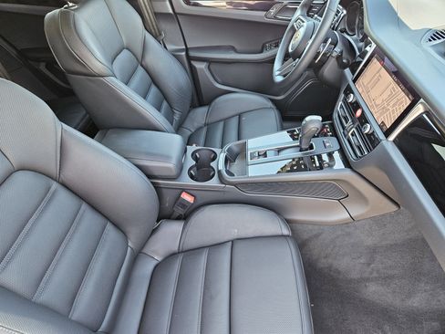 Certified 2026 Porsche Macan AWD/4WD image 15