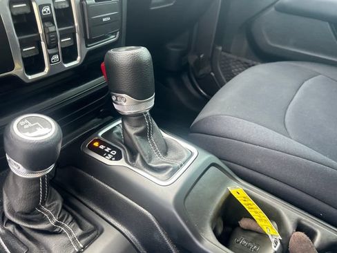Used 2020 Jeep Wrangler Unlimited Sahara AWD/4WD image 29