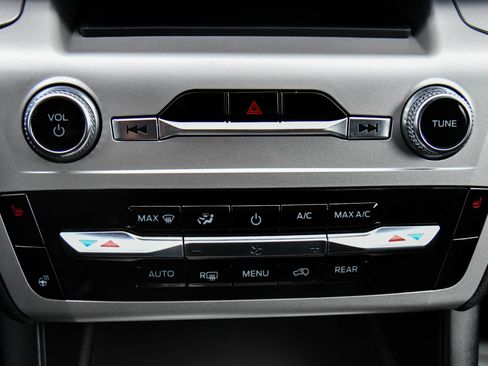 Used 2022 Ford Explorer XLT w/ Equipment Group 202A image 23