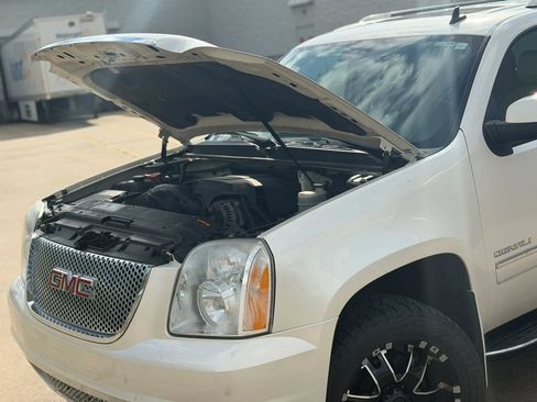 Used 2012 GMC Yukon XL Denali image 18