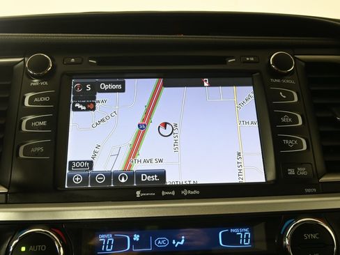 Used 2018 Toyota Highlander XLE image 29