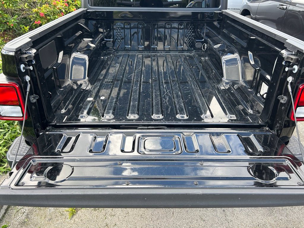 Certified 2025 Jeep Gladiator Sport AWD/4WD image 10