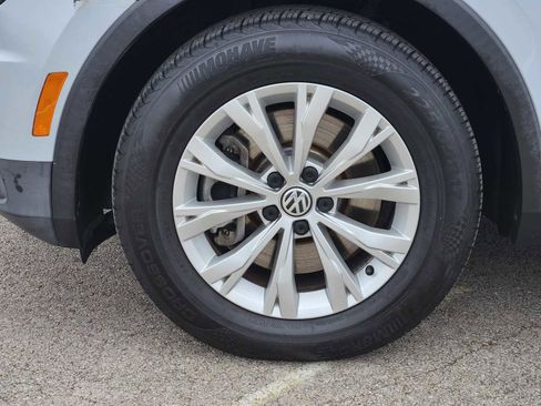Used 2019 Volkswagen Tiguan SE w/ Panoramic Sunroof Package image 9