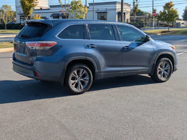 Used 2015 Toyota Highlander Plus FWD image 4