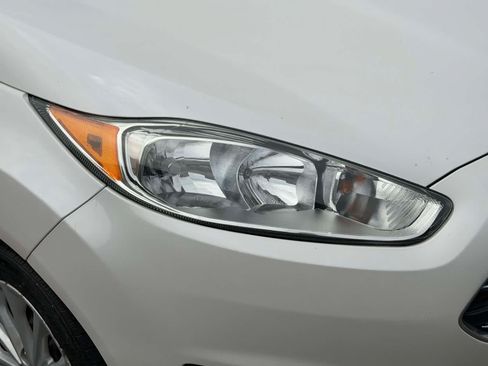 Used 2017 Ford Fiesta Titanium FWD image 8