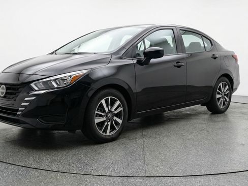 Used 2025 Nissan Versa SV image 3