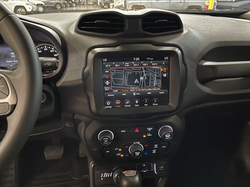Used 2023 Jeep Renegade Trailhawk AWD/4WD image 25