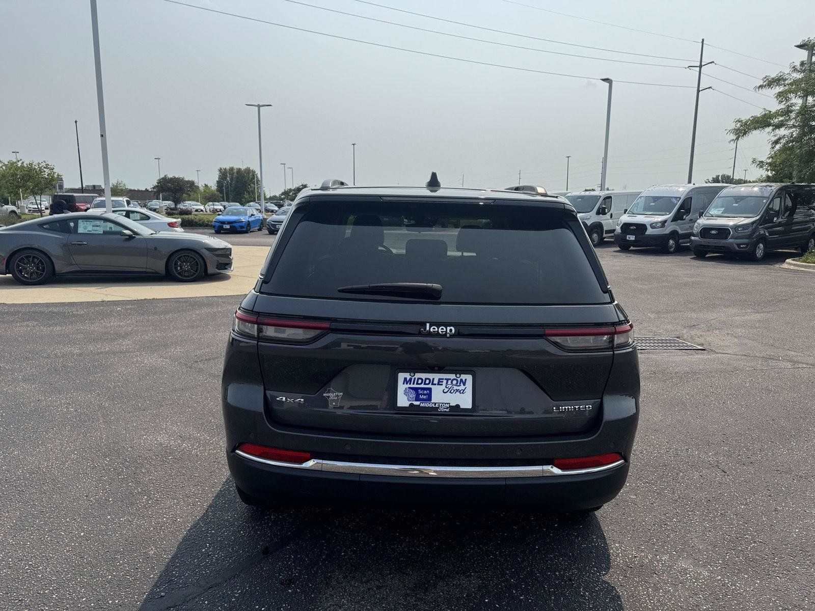 Used 2022 Jeep Grand Cherokee Limited AWD/4WD image 8
