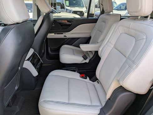 Certified 2025 Lincoln Aviator Reserve image 14