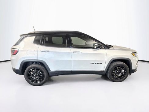 Used 2024 Jeep Compass Latitude w/ Convenience Group AWD/4WD image 6