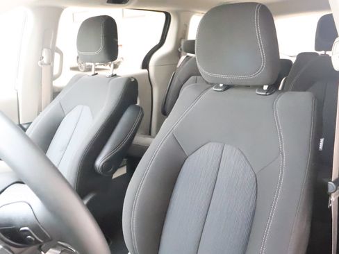 Used 2023 Chrysler Voyager LX FWD image 24