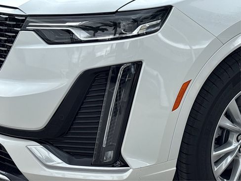 Used 2025 Cadillac XT6 Luxury image 14