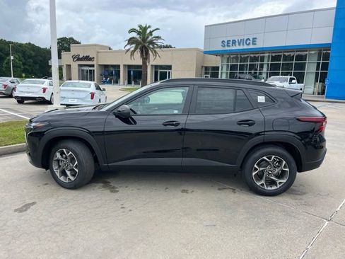 New 2026 Chevrolet Trax LT w/ Driver Confidence Package FWD image 3