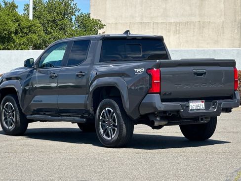 Used 2024 Toyota Tacoma TRD Sport w/ TRD Sport Upgrade Package image 7