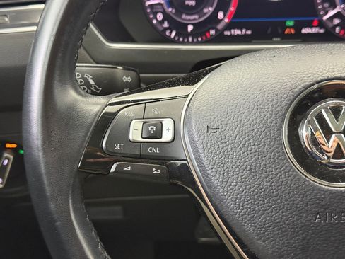 Used 2018 Volkswagen Tiguan SEL Premium image 19