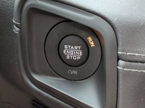 Used 2025 Jeep Gladiator Rubicon AWD/4WD image 26