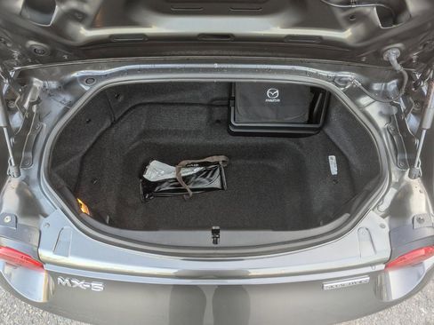 Used 2021 MAZDA MX-5 Miata RF Club RWD image 34