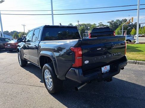 Used 2025 Toyota Tacoma SR5 AWD/4WD image 10