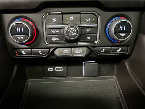 Used 2023 Chevrolet Tahoe Z71 image 17