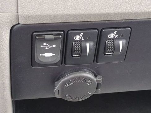 Used 2017 Toyota Sienna XLE w/ XLE Navigation Package AWD/4WD image 29