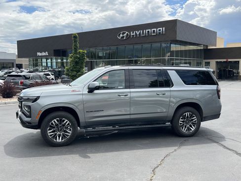 Used 2025 Chevrolet Suburban Z71 AWD/4WD image 1