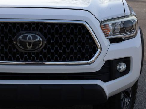 Used 2018 Toyota Tacoma TRD Off-Road image 16