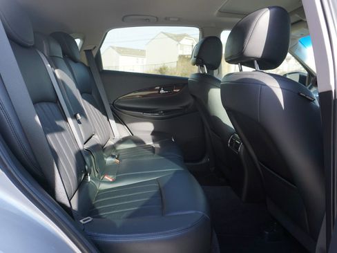 Used 2016 INFINITI QX50 2WD w/ Deluxe Touring Package image 21