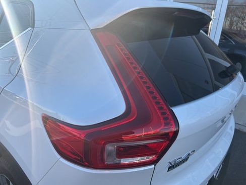 Certified 2025 Volvo XC40 B5 Plus image 10