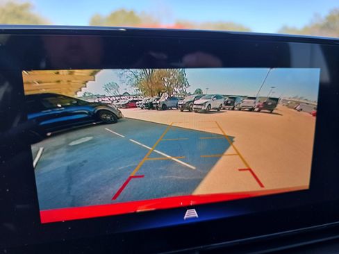 Used 2025 Chevrolet Trax RS w/ Driver Confidence Package image 13