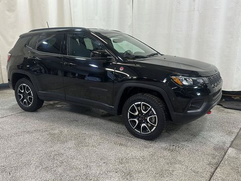 Certified 2025 Jeep Compass Trailhawk AWD/4WD image 7