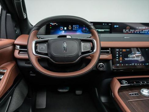 New 2026 Lincoln Navigator Reserve AWD/4WD image 22