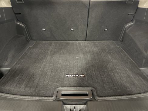 Used 2023 Nissan Rogue SV image 12