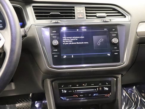 Used 2023 Volkswagen Tiguan SE w/ Panoramic Sunroof Package FWD image 10