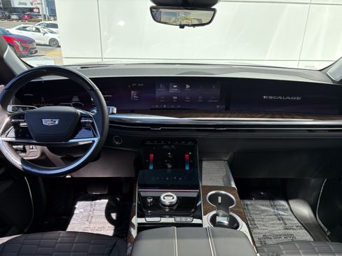 Certified 2025 Cadillac Escalade Premium Luxury Platinum AWD/4WD image 23