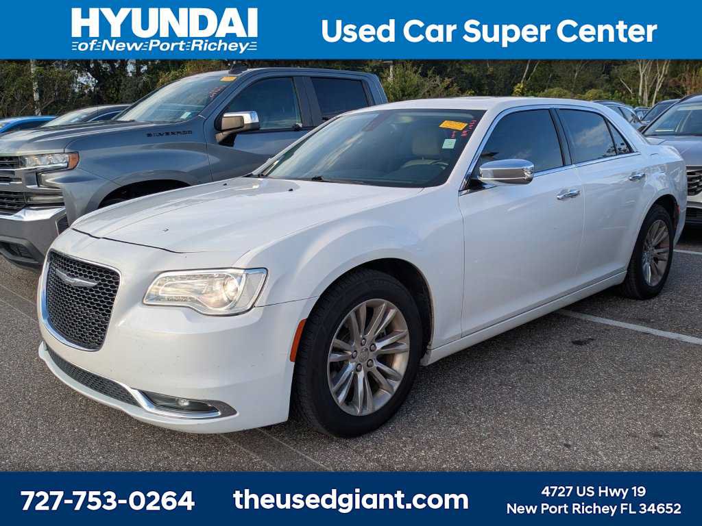 Used 2016 Chrysler 300 C RWD image 1