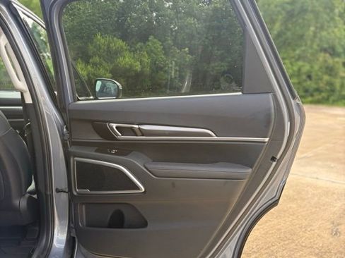 Used 2025 Kia Telluride S FWD image 17