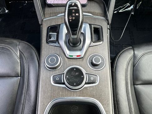 Used 2020 Alfa Romeo Stelvio Ti w/ Active Blind Spot Package AWD/4WD image 28