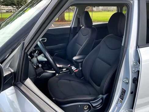 Used 2015 Kia Soul image 27