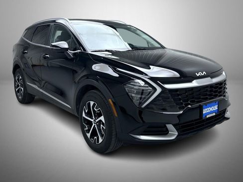 Used 2025 Kia Sportage EX image 3