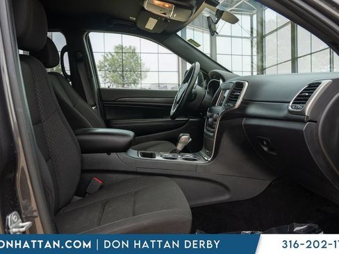 Used 2021 Jeep Grand Cherokee Laredo AWD/4WD image 23